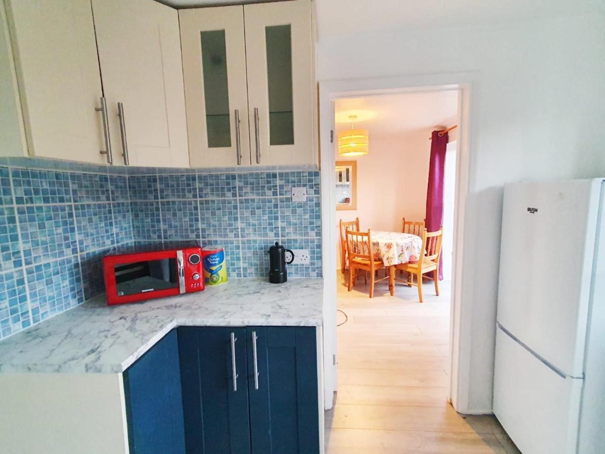 Owl Haven: Comfortable Central 3 Bedroom House, With An Enclosed Garden. บิสเตอร์ ภายนอก รูปภาพ